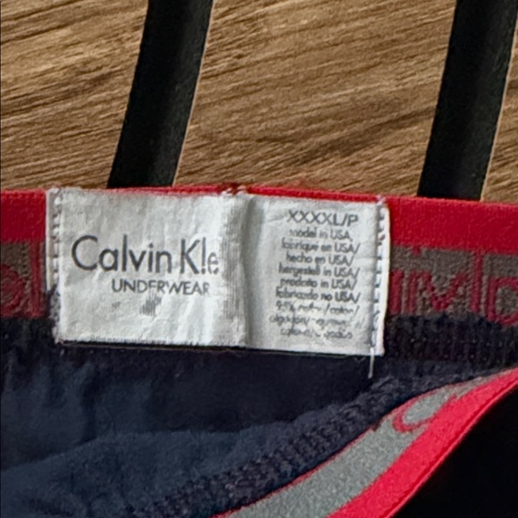 Calvin Klein - Picture 3 of 4